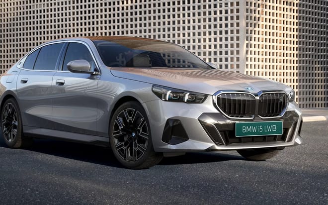 BMW i5 LWB, sedan