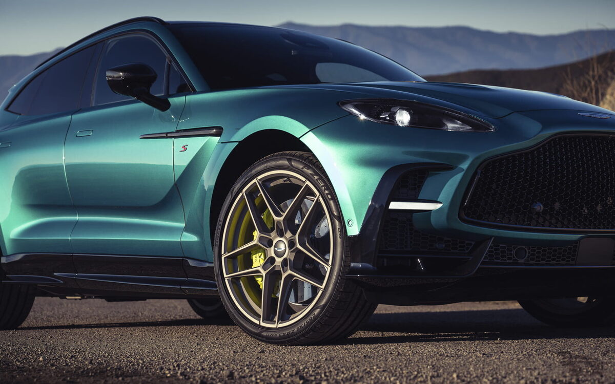 Close-up of the DBX S front wing, LED headlamp and alloy wheel