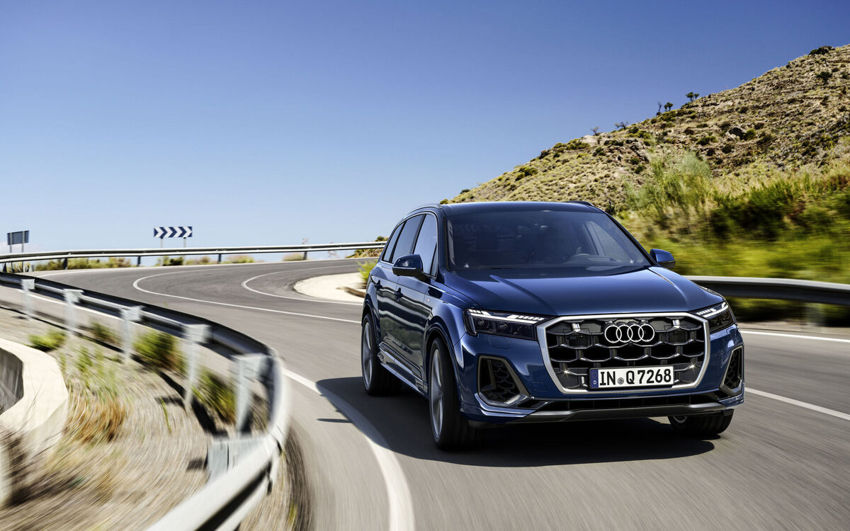 Audi Q7 in Ascari Blue taking a bend on a hill road