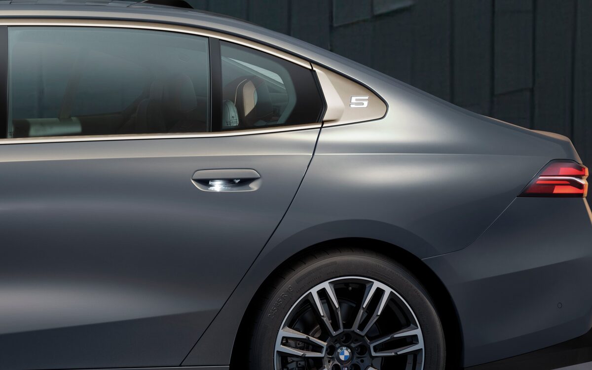 Side view of the rear door and black C-pillar of the BMW 5 Series Long Wheelbase