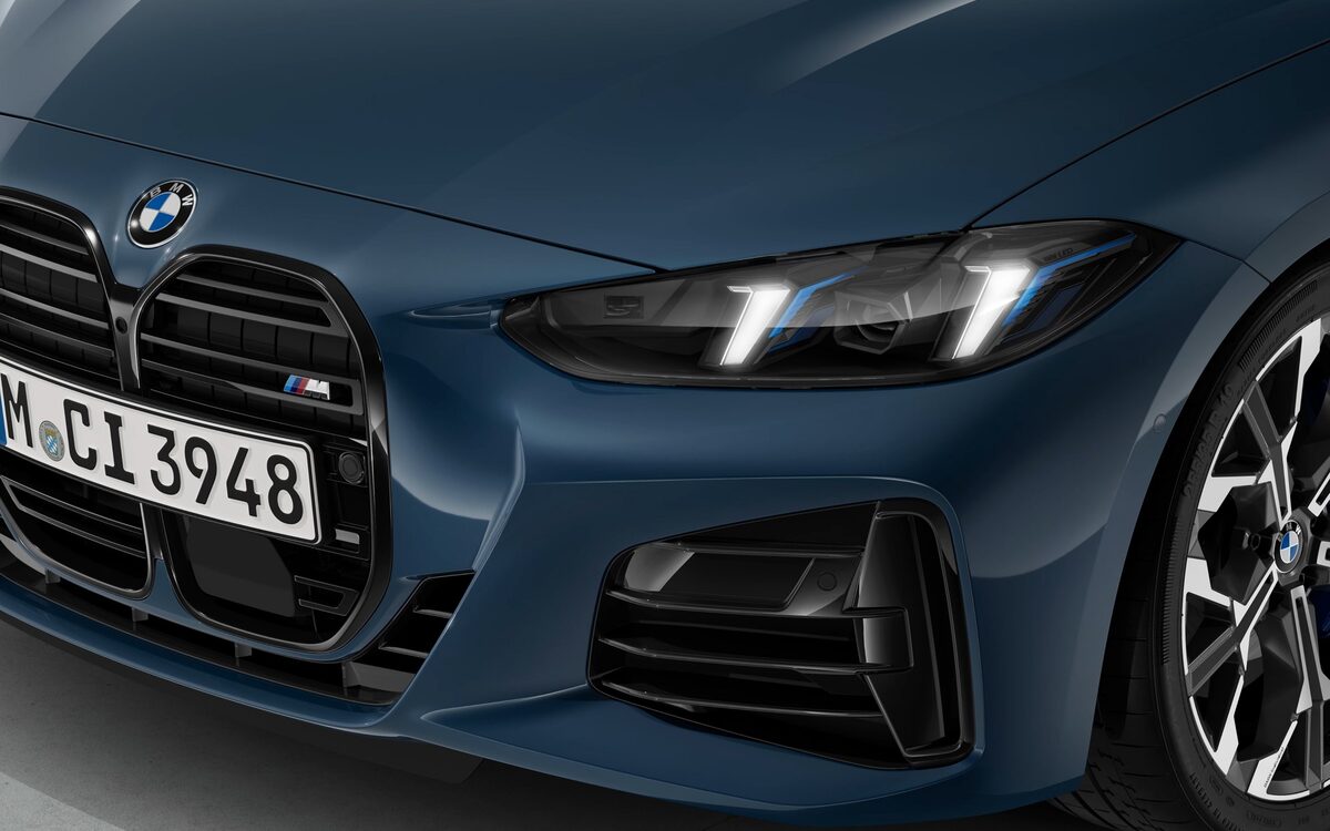 Close-up of the M440i Convertible LED headlamp