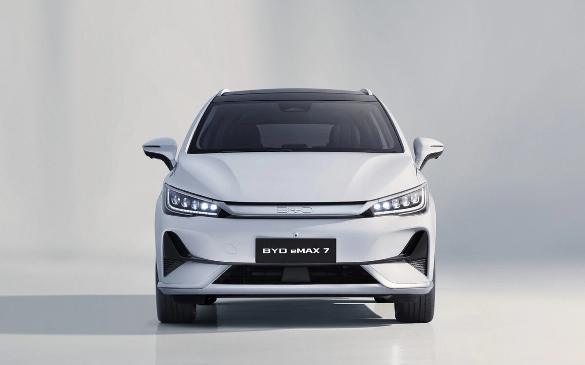 BYD eMAX 7 in white, front view in a bright studio