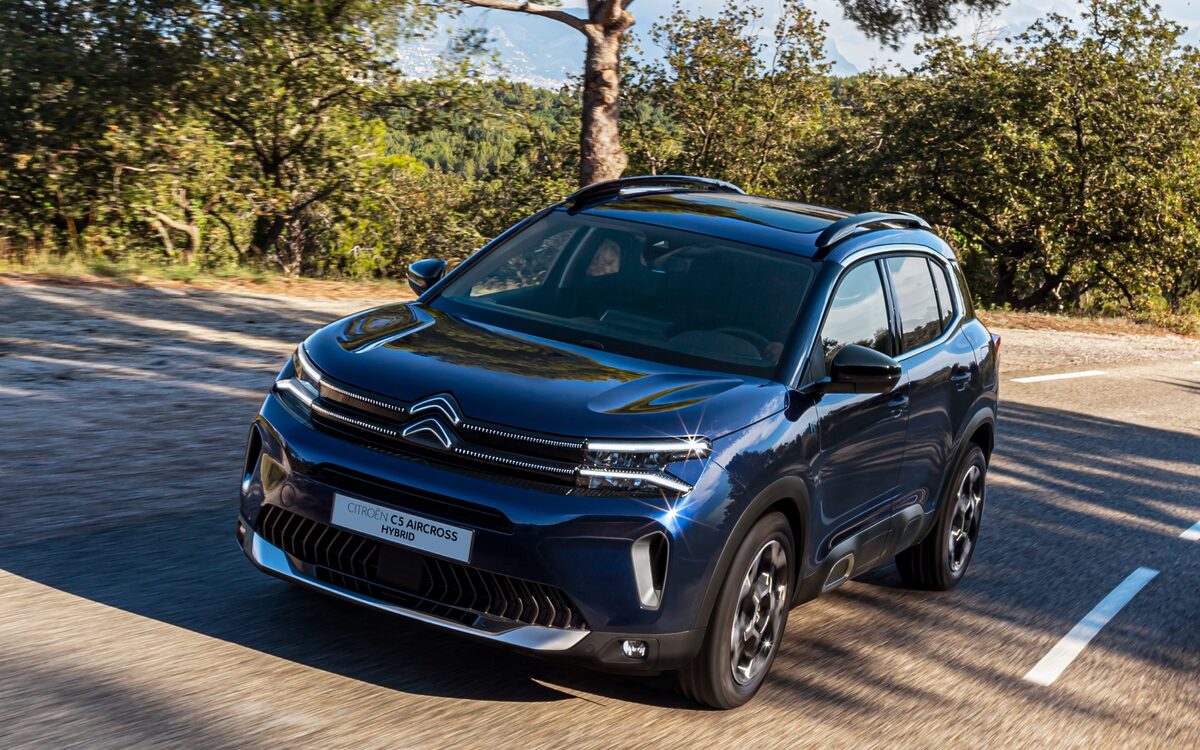 Citroen C5 Aircross in dark blue, front three-quarter view on a tree-lined road