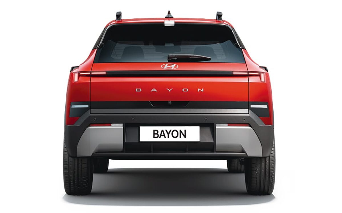 Hyundai Bayon rear view in Fiery Red with the spread-type BAYON lettering