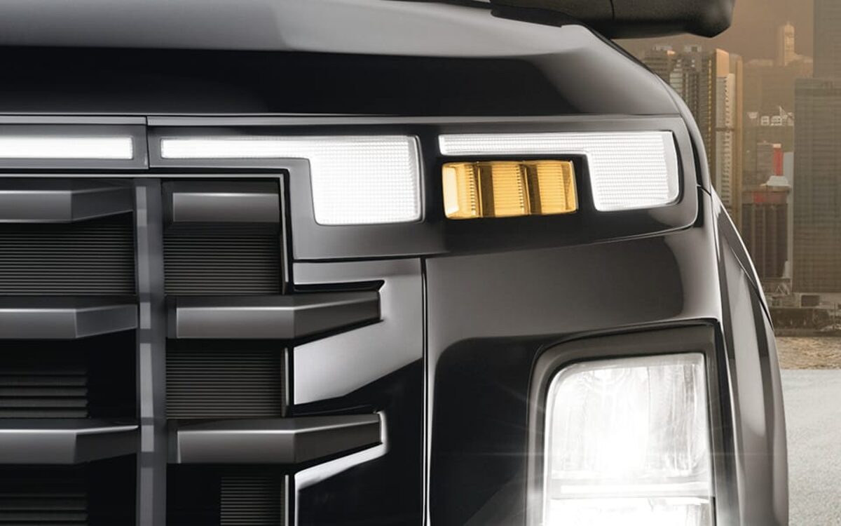 Close-up of the Creta's front LED headlamp, grille and amber sequential turn signal