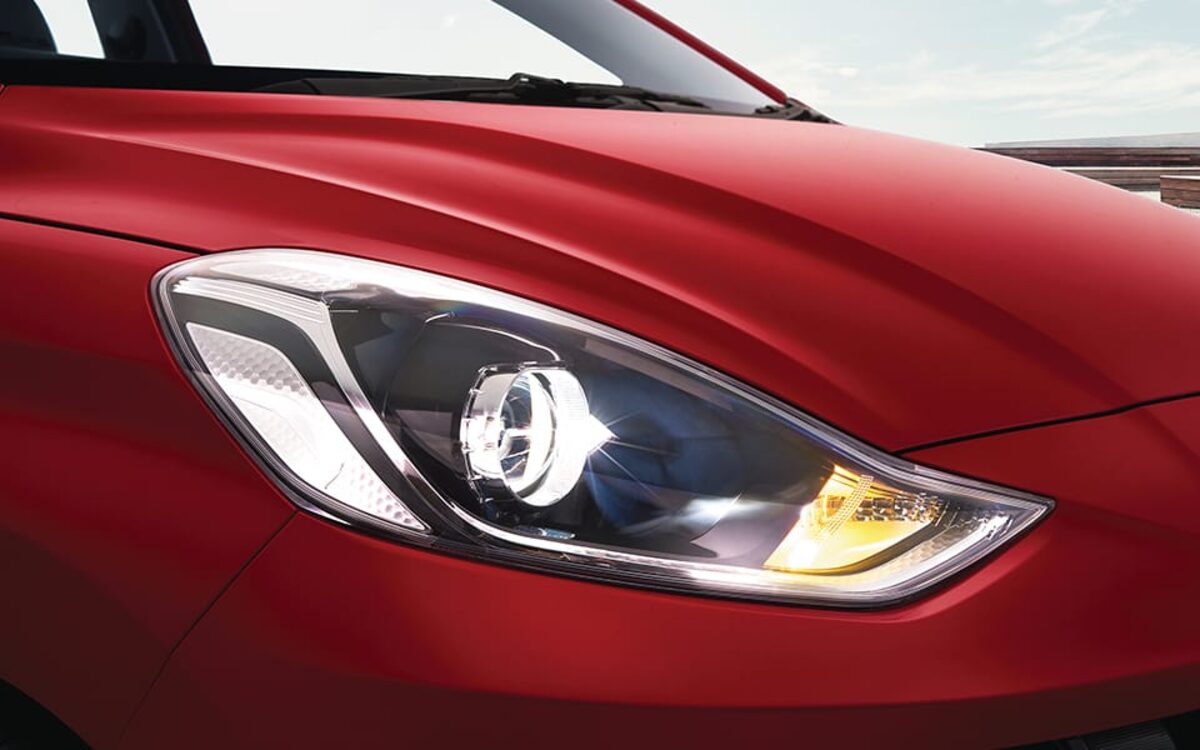 Close-up of the Hyundai Grand i10 Nios projector headlamp and indicator