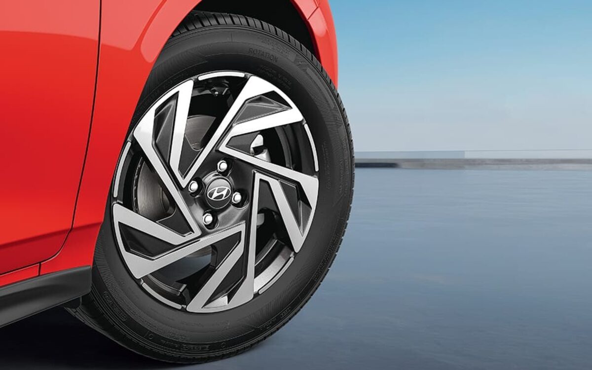 Close-up of the Hyundai i20's front alloy wheel and red front fender
