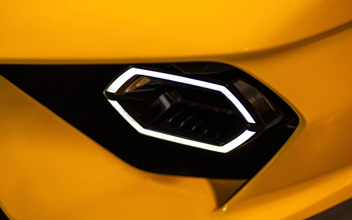 Lamborghini Temerario close-up of the hexagonal LED daytime light on a yellow car