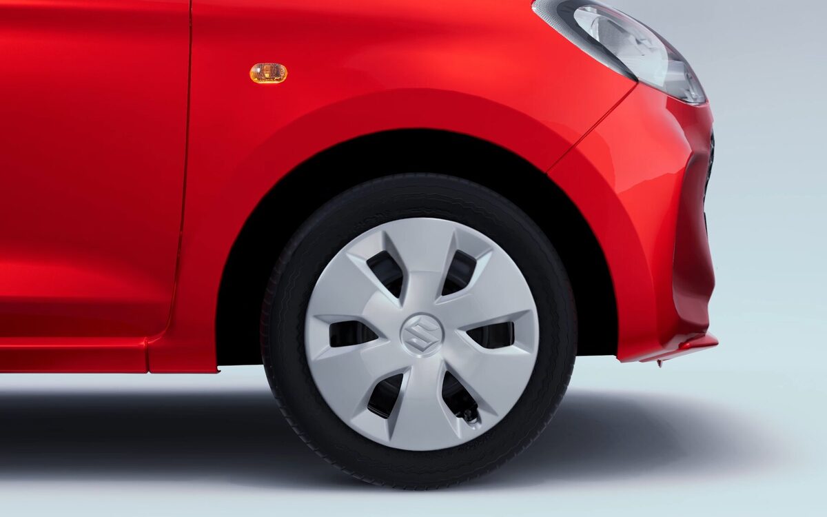 Close-up of the Alto K10 front wheel with a silver wheel cover