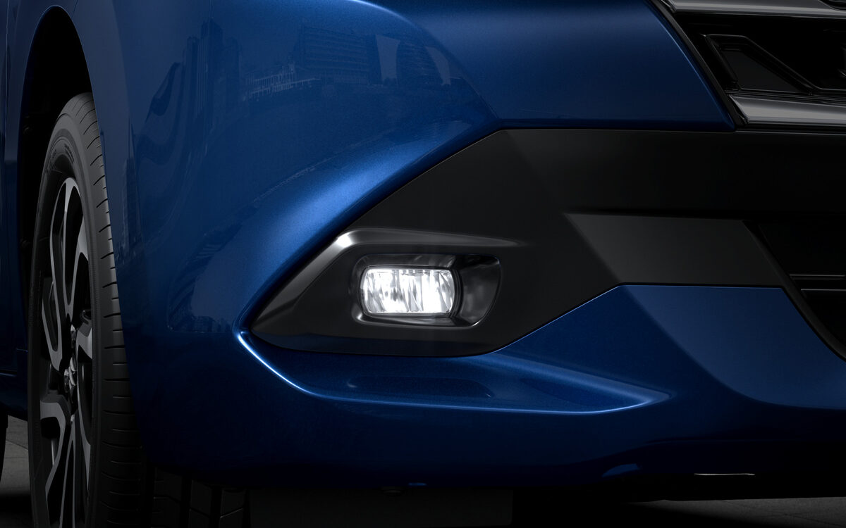 Close-up of the Baleno's front fog lamp set into the lower bumper