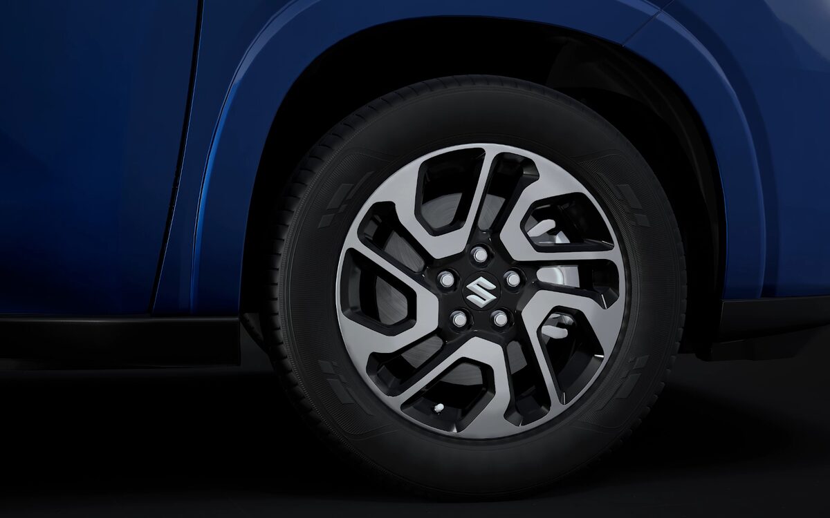 Close-up of the Invicto's machined alloy wheel on a blue body