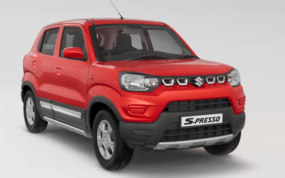S-Presso in red, front three-quarter view on a plain studio background