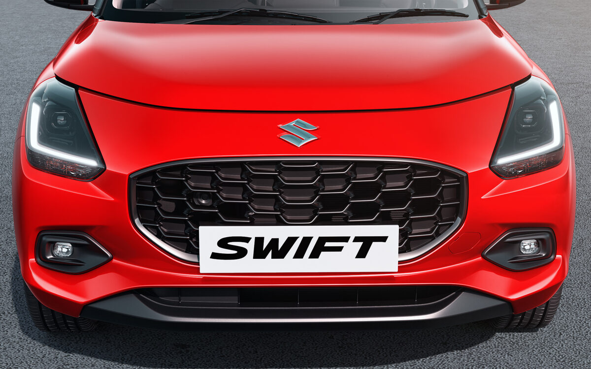 Close-up of the Swift's front grille, bonnet and fog lamps
