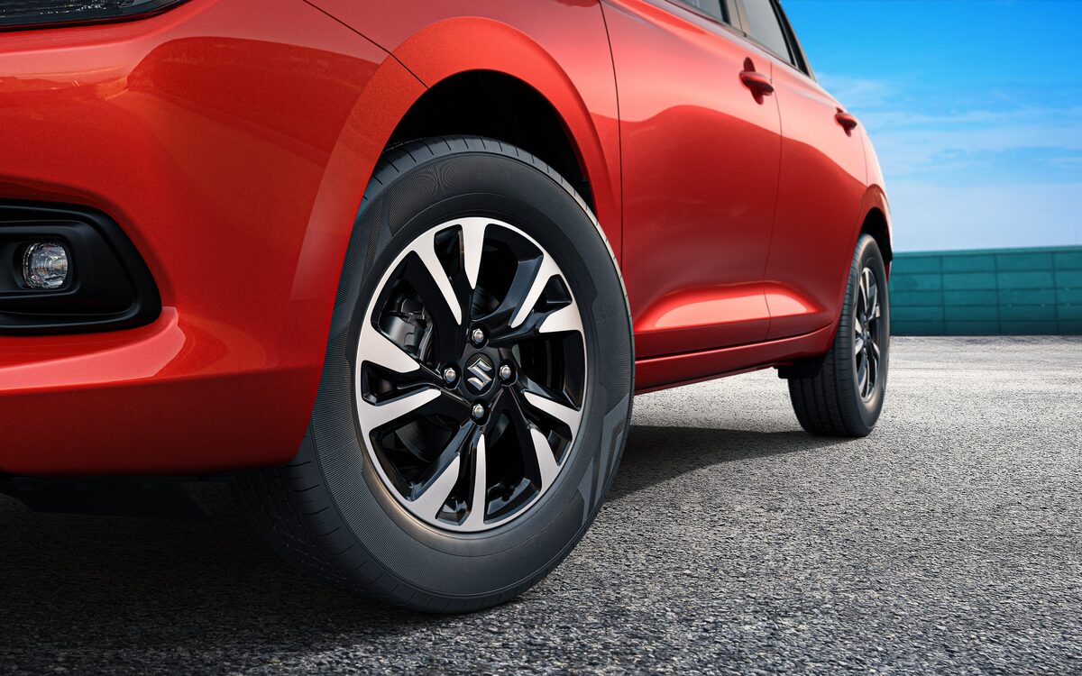 Close-up of the Swift's alloy wheel and front fog lamp