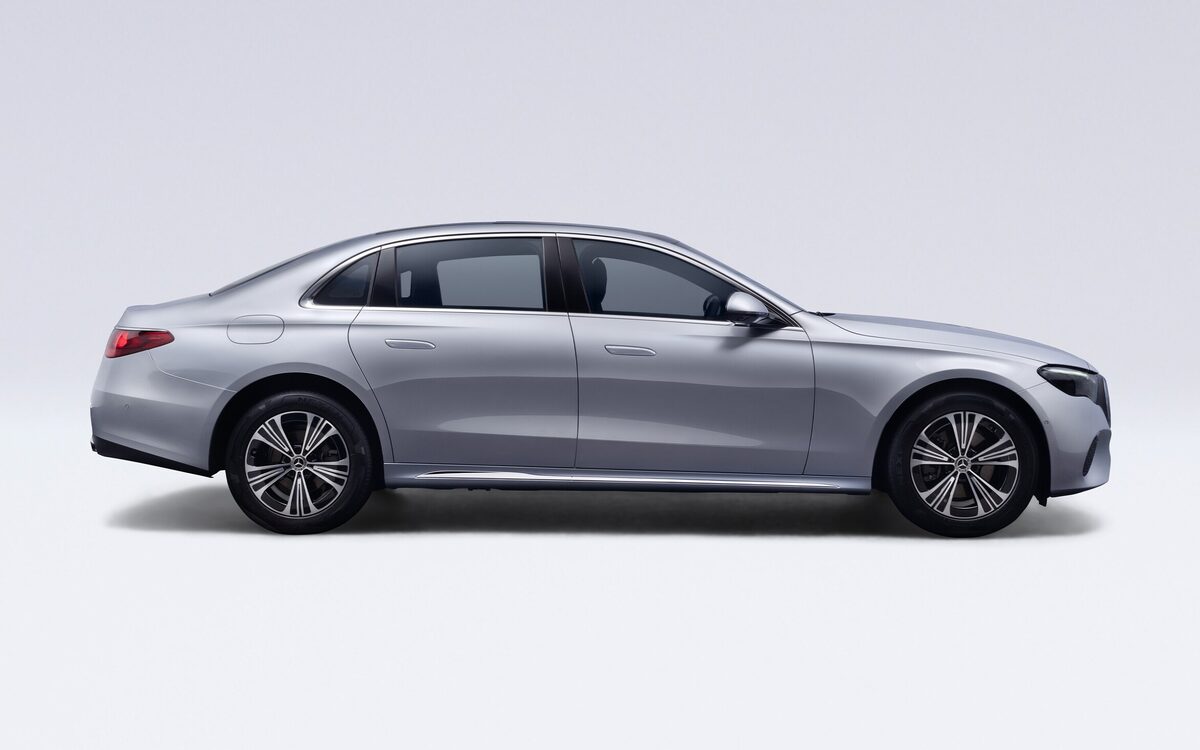 E-Class LWB in silver, side profile showing the long wheelbase