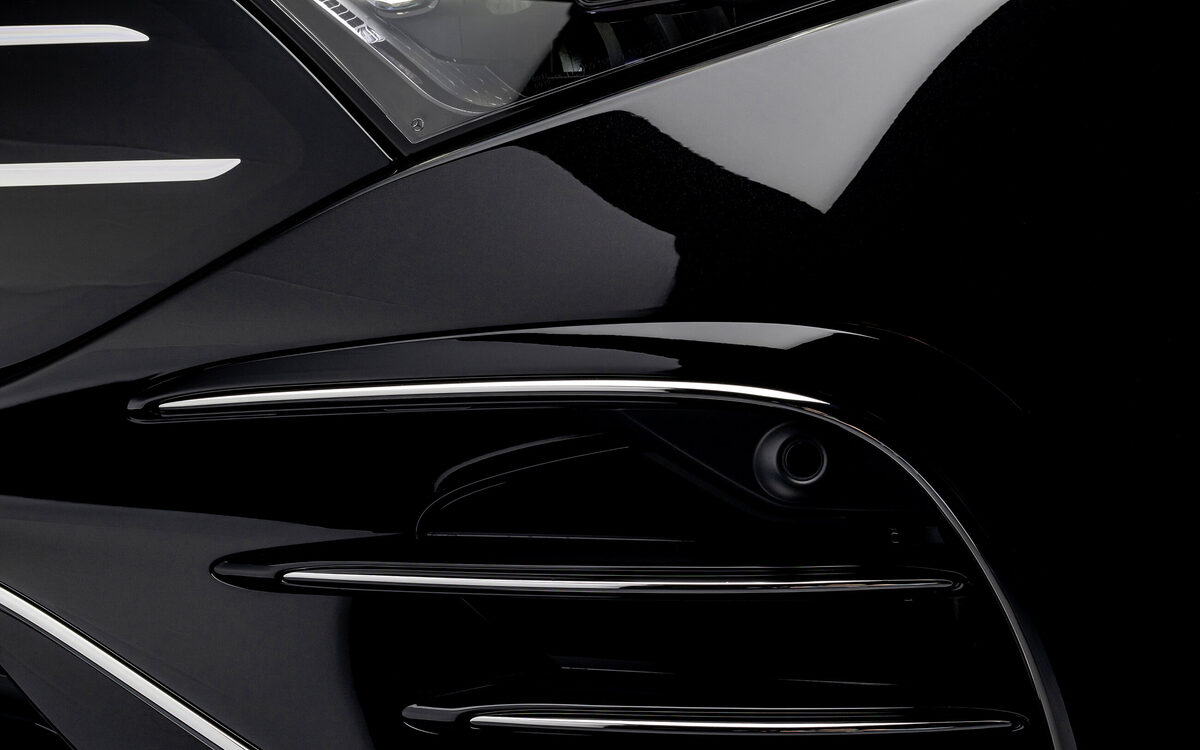 Close-up of the EQS LED headlamp and the air intake below it