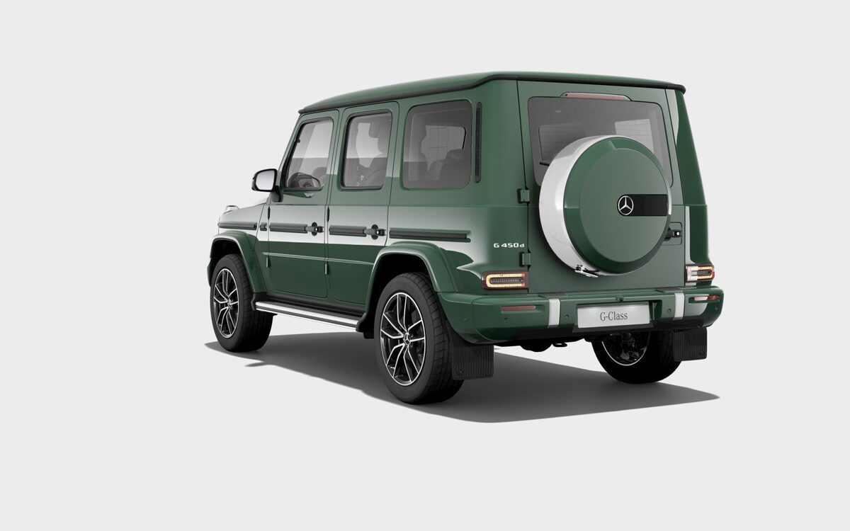 Mercedes-Benz G-Class in MANUFAKTUR deep green, rear three-quarter view with the spare wheel cover (configurator render)