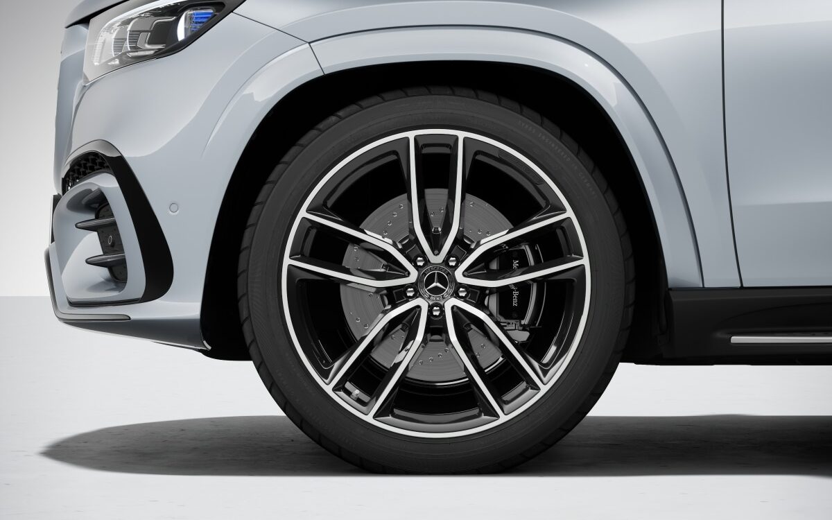 Close-up of a multi-spoke alloy wheel and front wheel arch on a silver Mercedes-Benz GLS