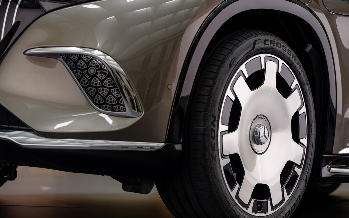 Mercedes-Maybach EQS SUV front wheel and patterned side air intake close-up