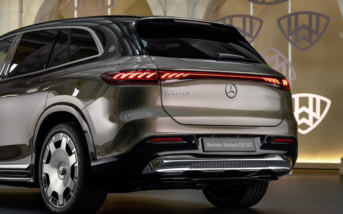 Close-up of the Mercedes-Maybach EQS SUV tailgate with the full-width LED light bar