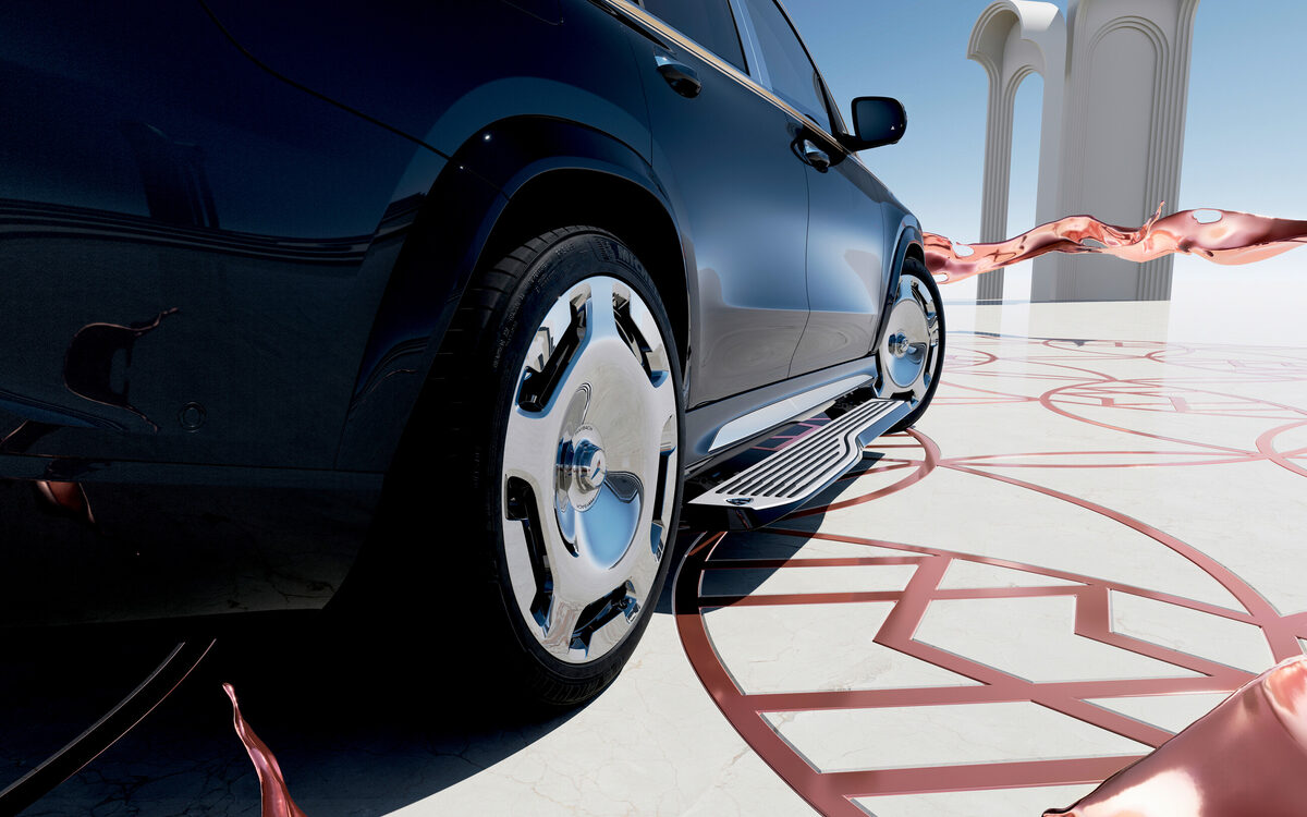 Close-up of the Mercedes-Maybach GLS multi-spoke alloy wheel and side step
