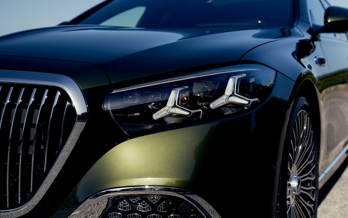 Close-up of the Mercedes-Maybach S-Class headlamp with its three-pointed star and the vertical-slat grille