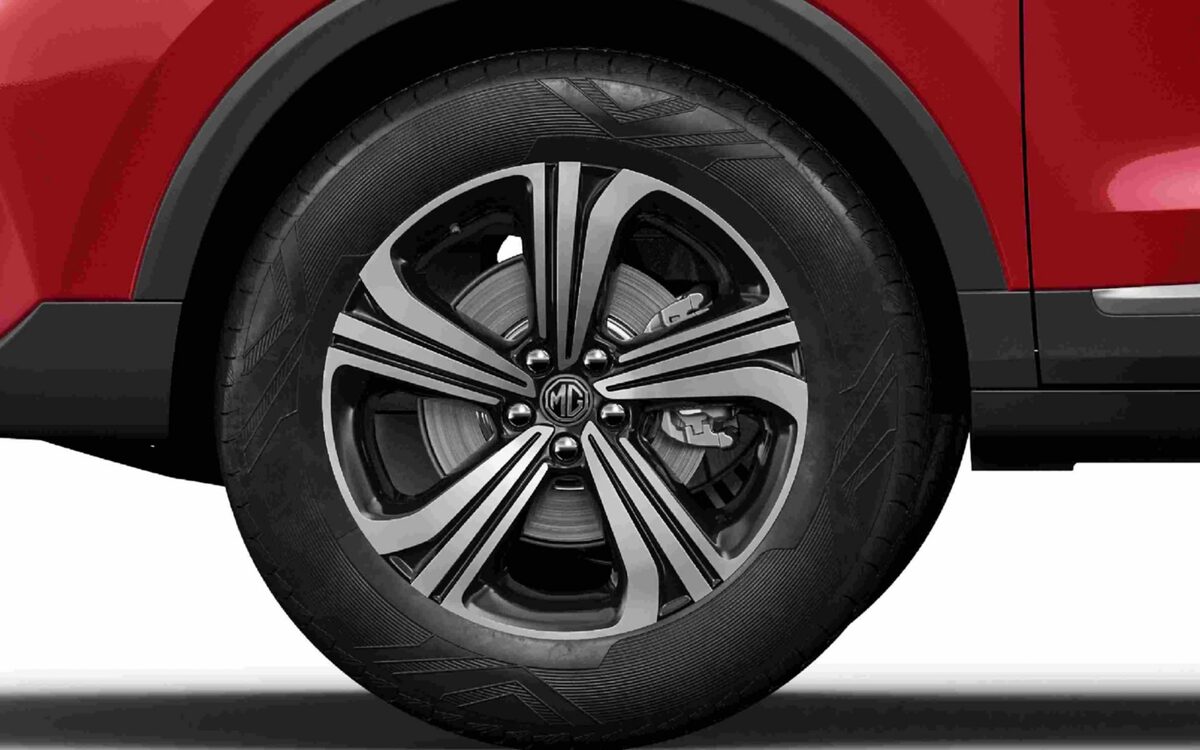Close-up of the MG Astor turbine-style machined alloy wheel