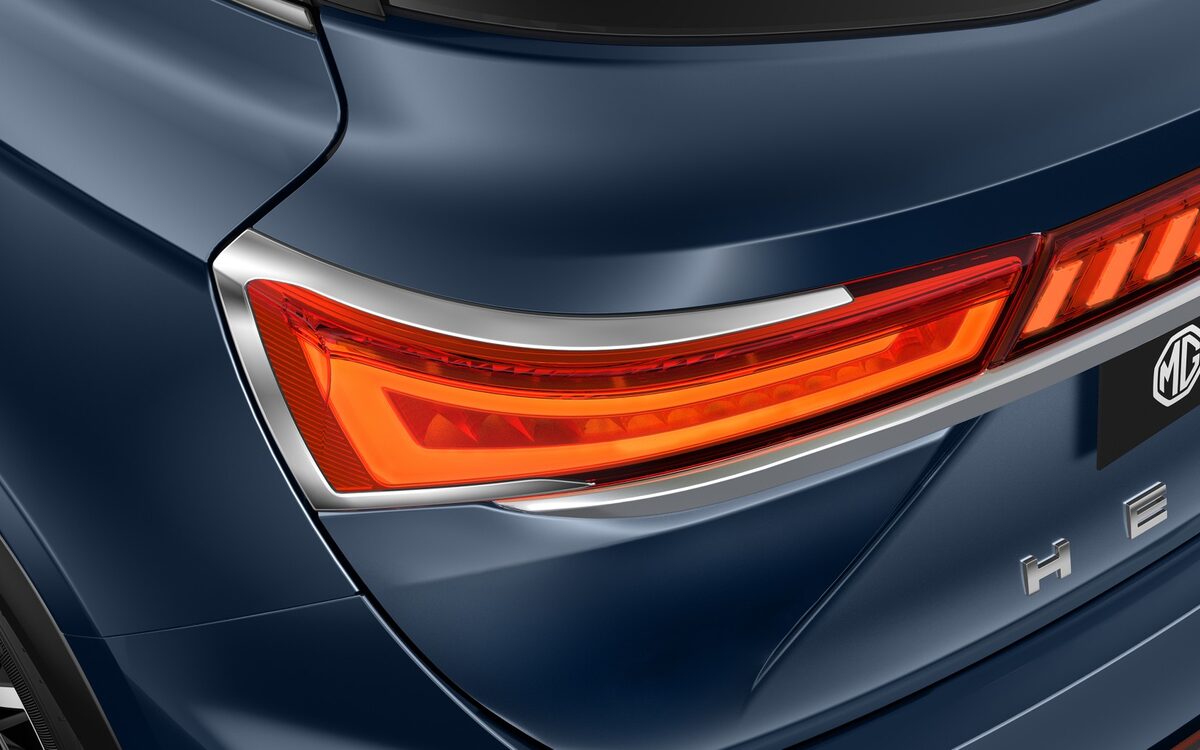 Close-up of the MG Hector LED tail lamp wrapping around the rear corner