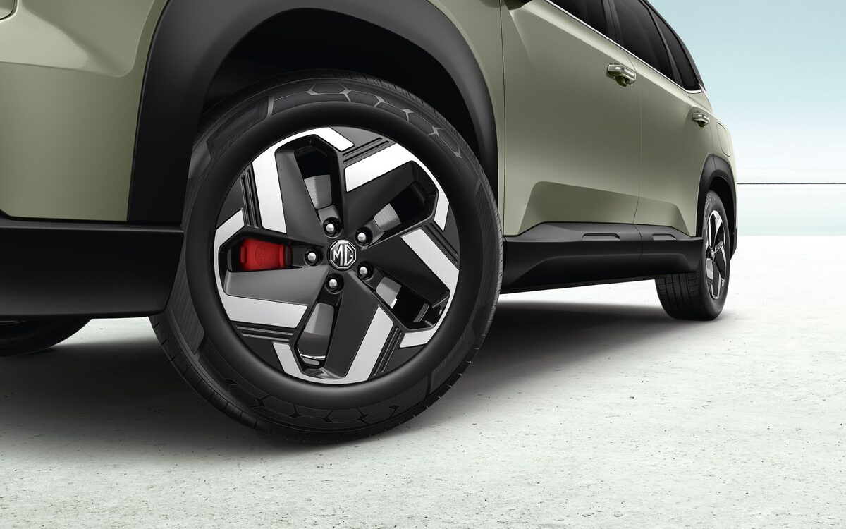 Close view of the Hector Tomahawk EV alloy wheel and red brake caliper