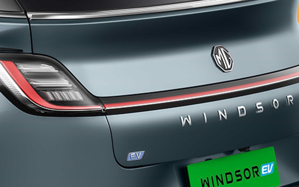 MG Windsor EV rear showing the LED tail lamp and light bar