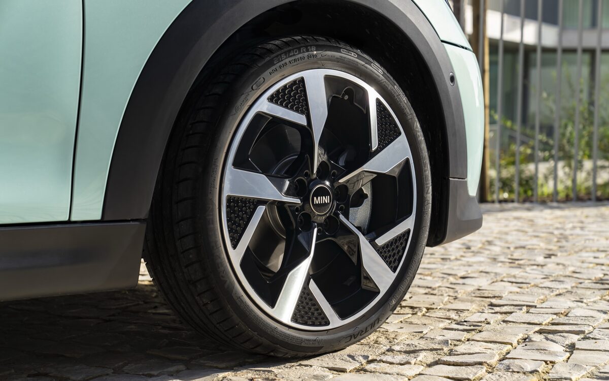 Close-up of the alloy wheel on the MINI Cooper S