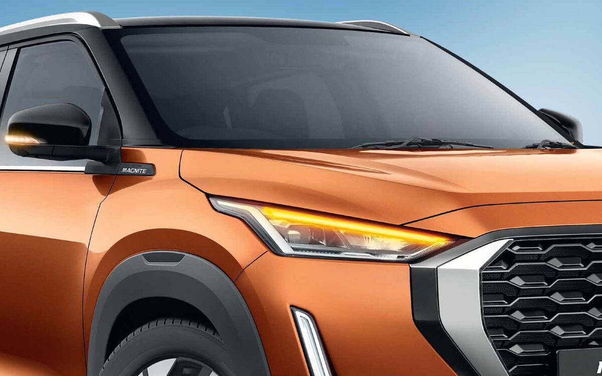 Close-up of the Nissan Magnite's LED projector headlamp, turn indicator and L-shaped DRL