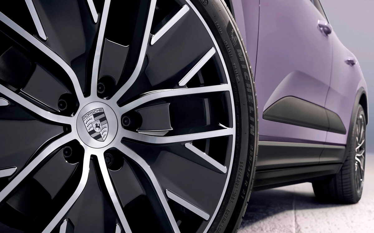 Close-up of a Porsche Macan Electric alloy wheel with the crest on the centre cap