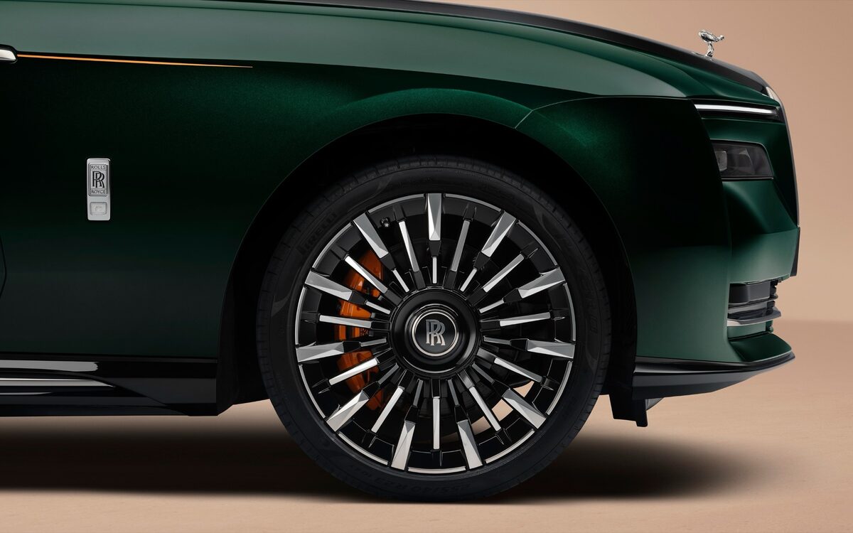 Close-up of the Spectre front wheel and arch in dark green