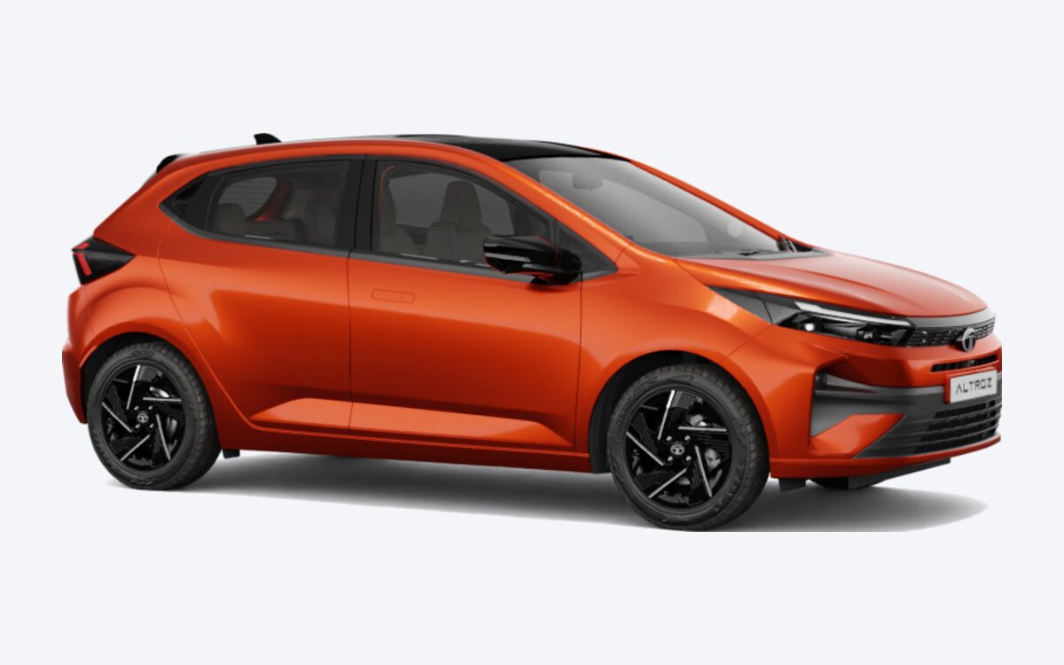 Tata Altroz in Ember Glow orange with a black roof, seen from the front side