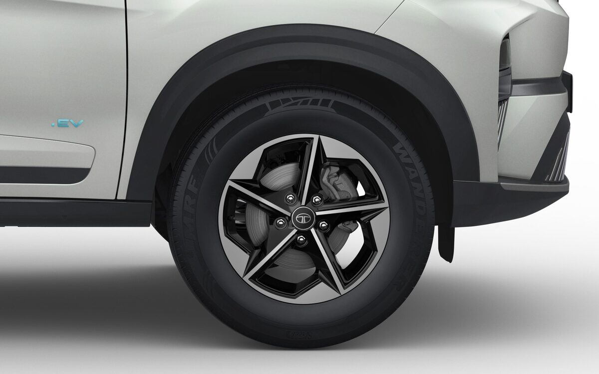 Close-up of the Tata Nexon.ev 16-inch alloy wheel
