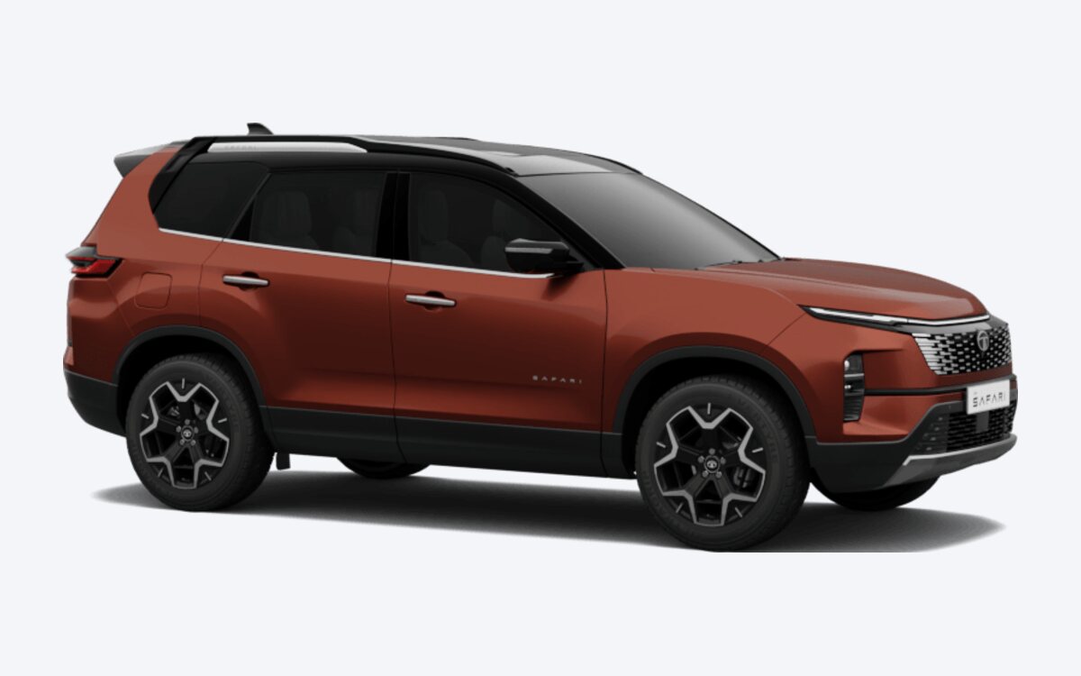 Tata Safari in Supernova Copper with a black roof, seen from the front side