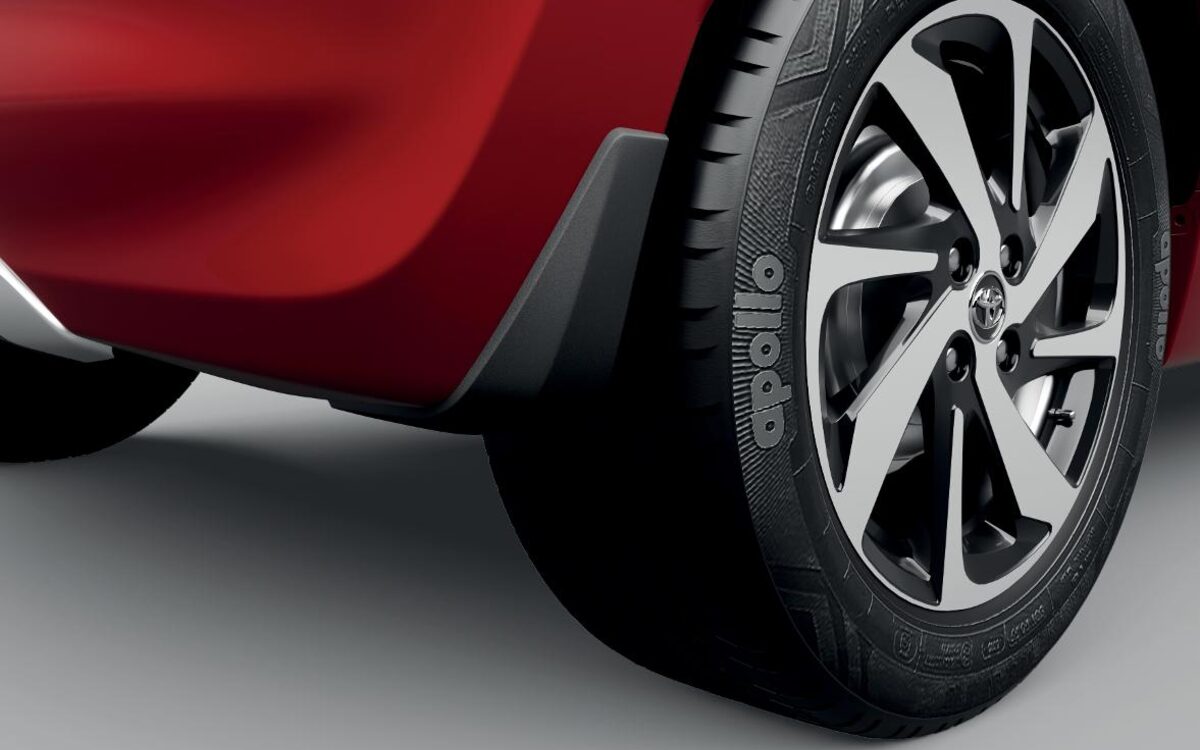 Close-up of the alloy wheel and tyre on a red Toyota Glanza