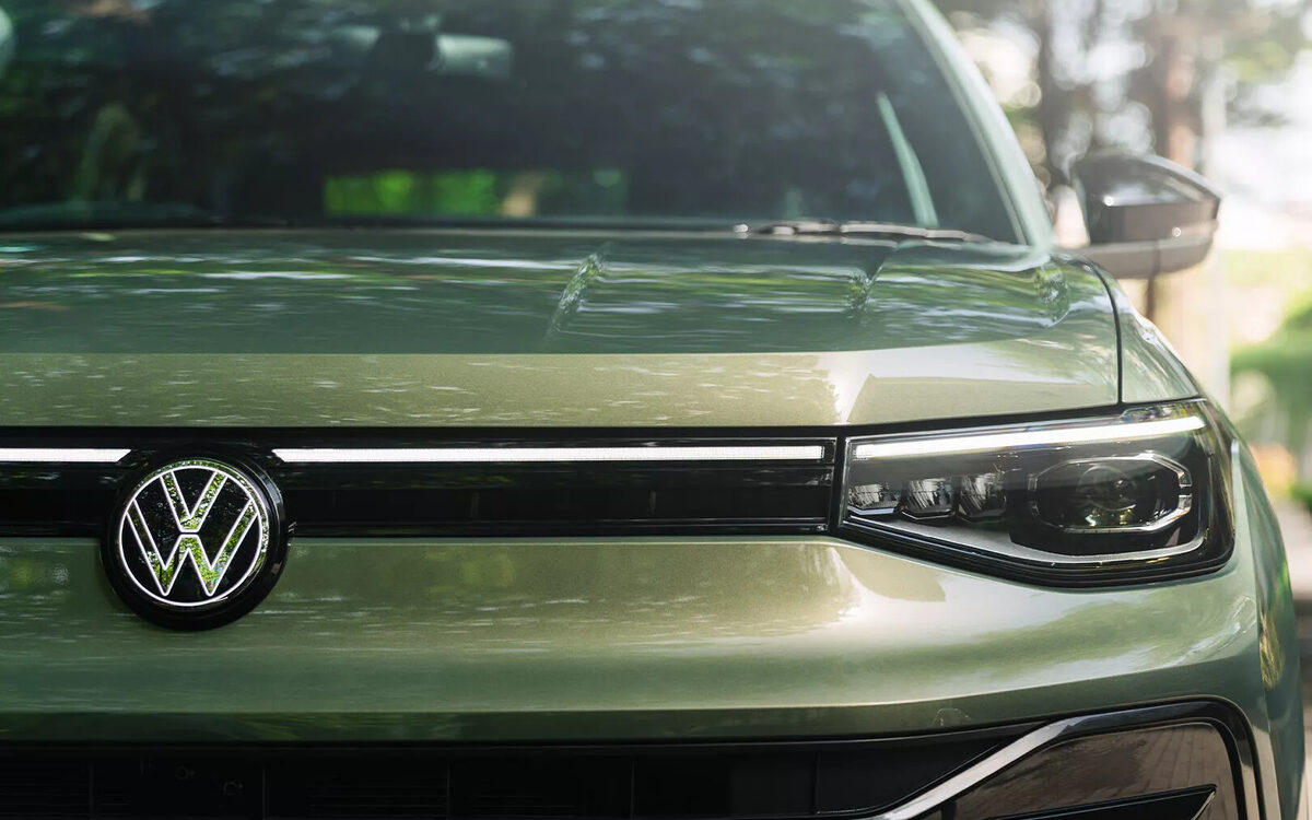 Close-up of the Volkswagen Taigun bonnet, VW badge, light bar and headlamp in green