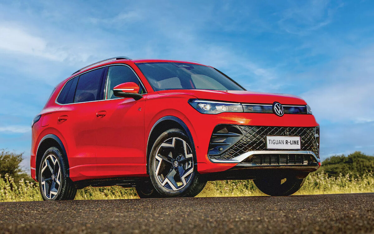 Tiguan R-Line in red, front three-quarter view on an open road