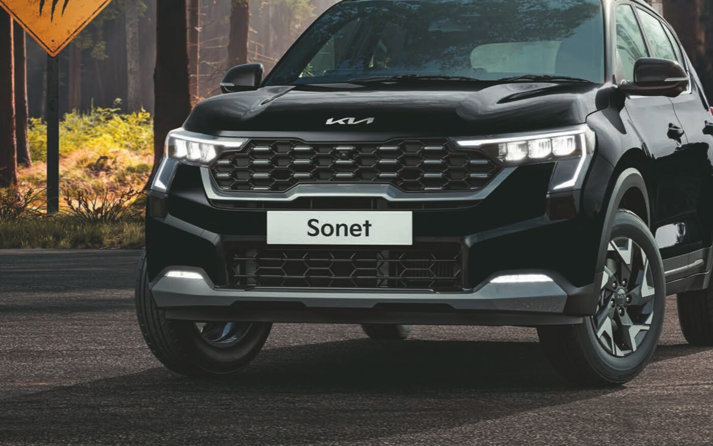 Kia Sonet in black, front three-quarter view